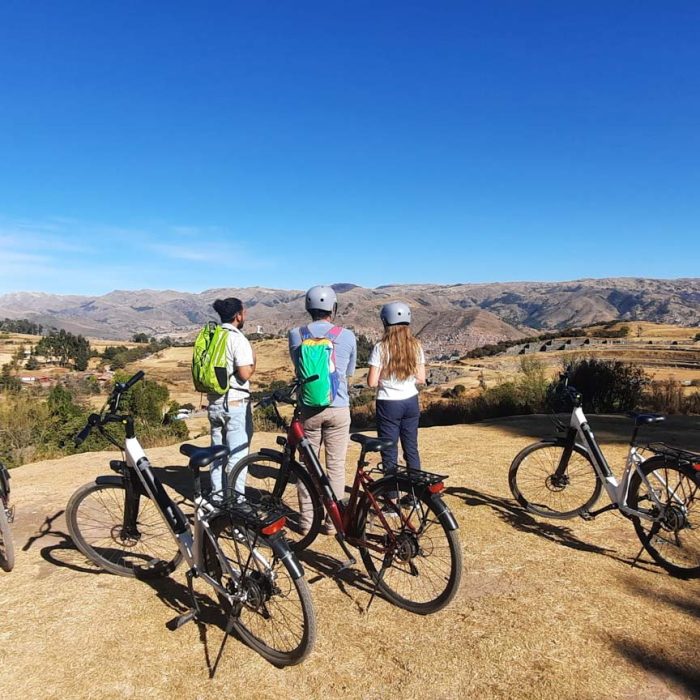 CUSCO VISTAS SUPERIORES EN E-BIKE CON UNA CLASE DE PISCO SOUR-1